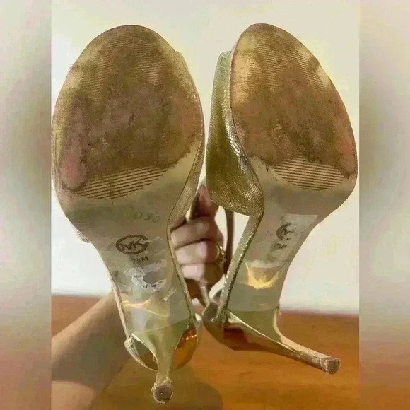 Michael Kors solid gold heels, size 7, leather upper - Picture 6 of 6